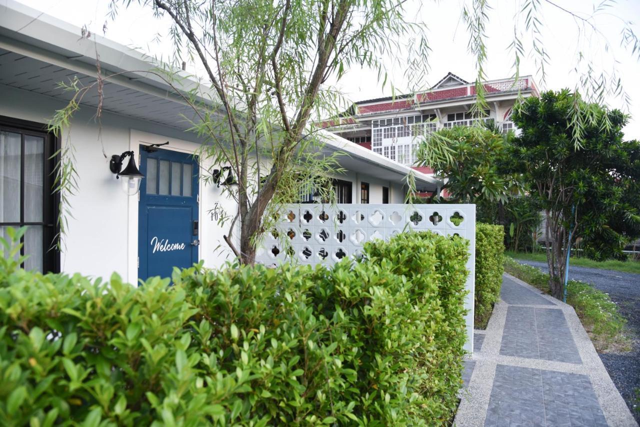 Snoozy Guesthouse Phuket Exterior foto